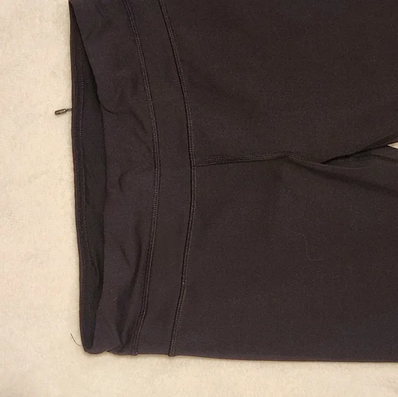 LULULEMON crop black leggings. Missing size tag but perfect condition - Picture 2 of 13
